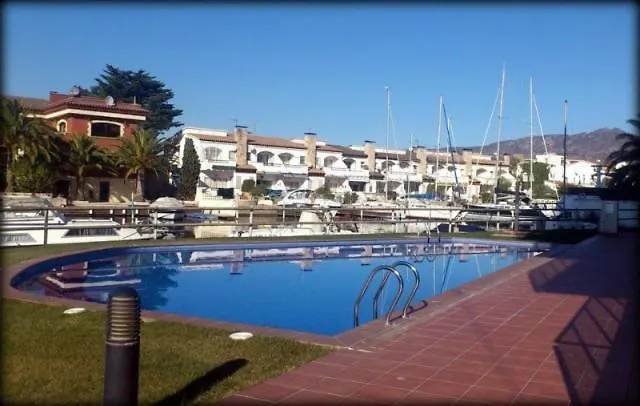 Global Immo 3248 Les Marines Apartment Roses Spain